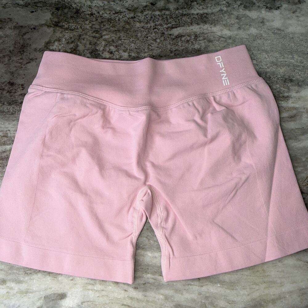 NWOT DFYNE Women's High Stretch 4.5" Dynamic Shorts Pink Large (AK32) - Picture 3 of 3